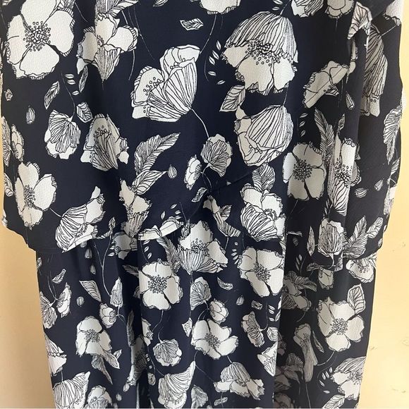 B Collection by Bobeau Black Floral‎ Double V Dress Womens Plus Size 3X Career - Picture 5 of 7